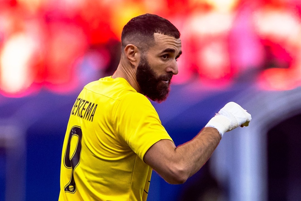 Benzema’s Al-Ittihad warned as PSG willing to pounce on FC Barcelona defender