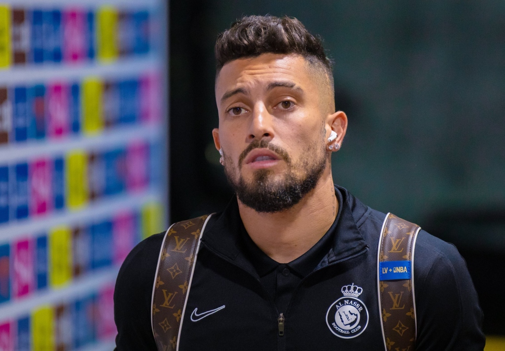 2 reasons why Alex Telles is expected to start in the Champions League