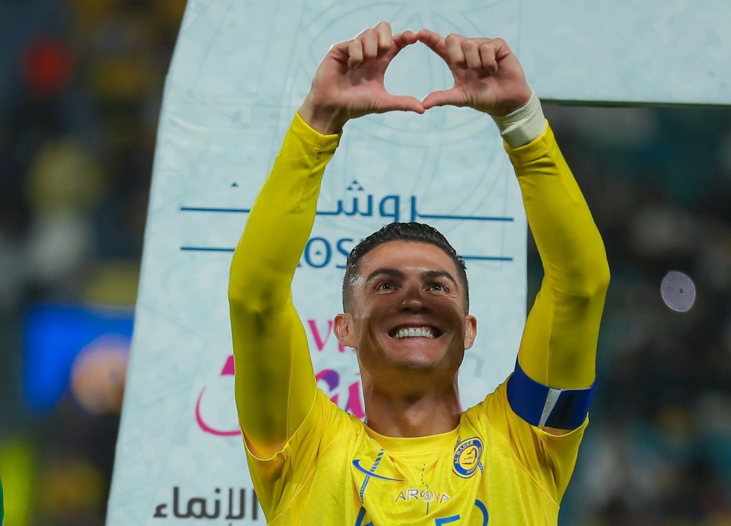 Cristiano Ronaldo hails Riyadh with 3-word comment after fantastic boxing event [PHOTOS]