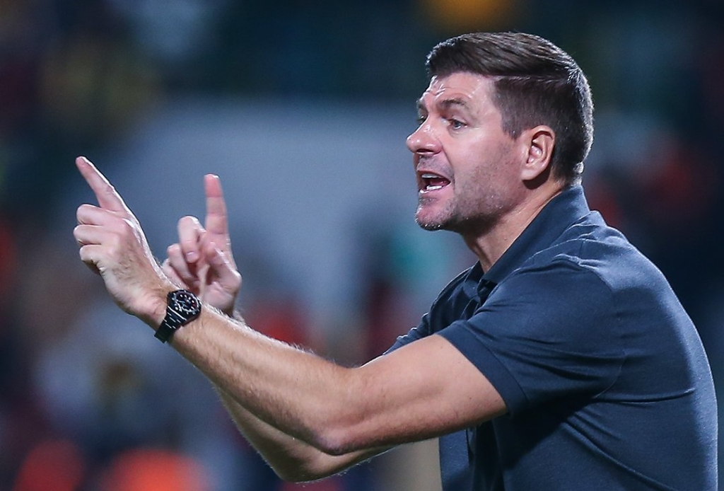 Former Barcelona coach set to blow signing for Saudi Pro League