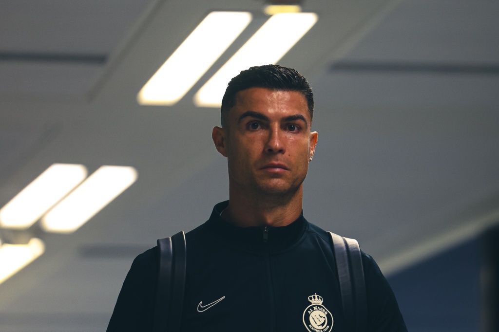Cristiano Ronaldo leaves the building injured after Cup Final loss and two weeks before The Euros [VIDEO]